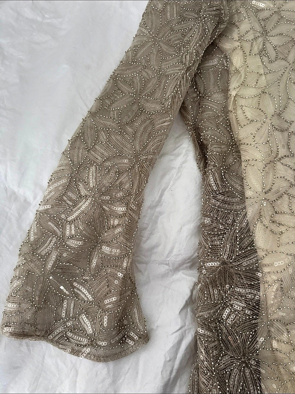 SAULEE Beaded Floral Mini Dress in Taupe & Cream Size 8 Like New - Picture 4 of 4